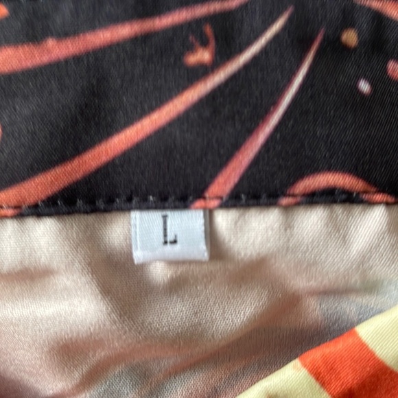 πMEN'S Halloween graphic print, Button down short Sleeve Shirt, size (L) - Picture 5 of 6